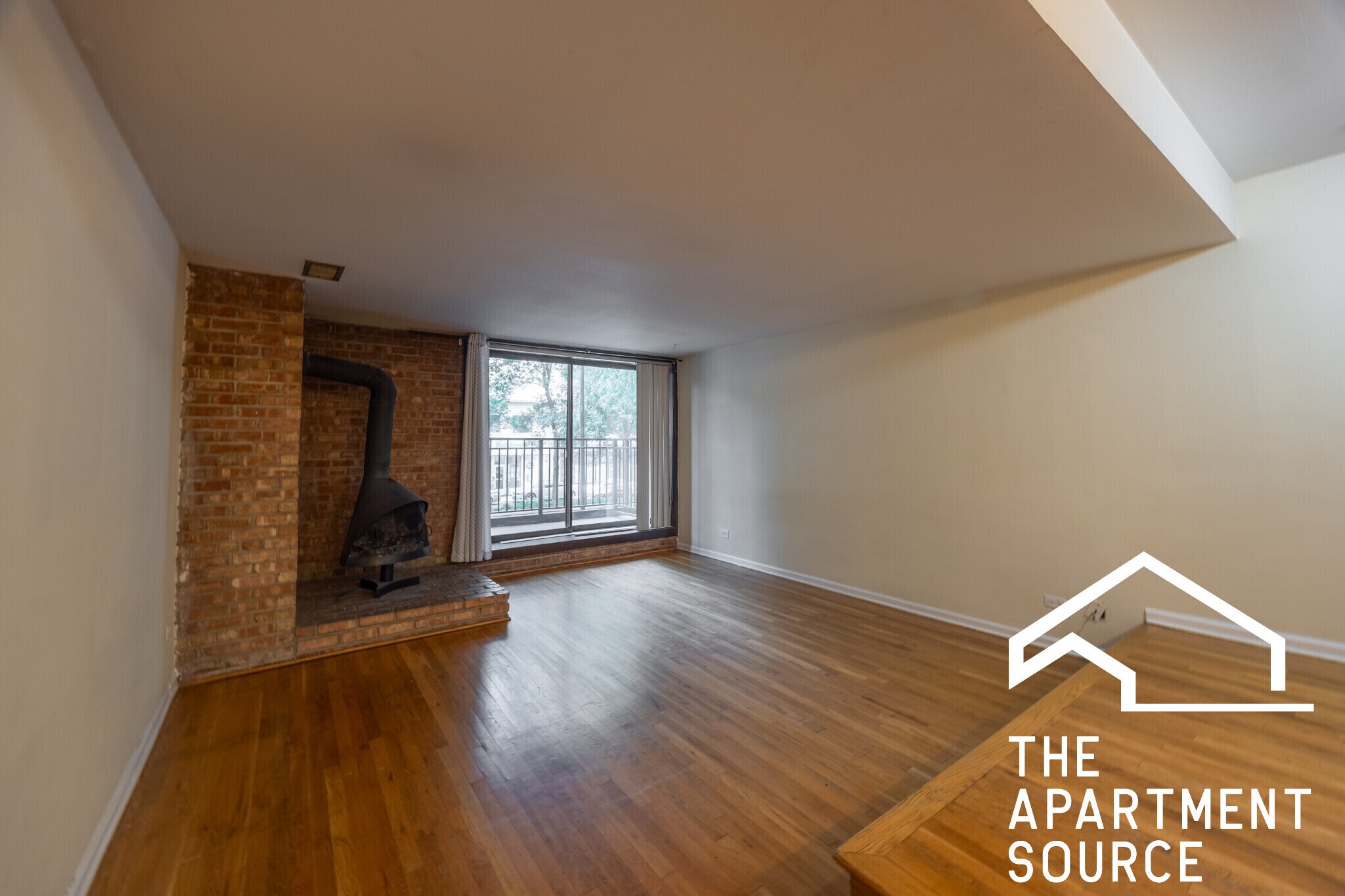 Building Photo - 1214 N La Salle Dr