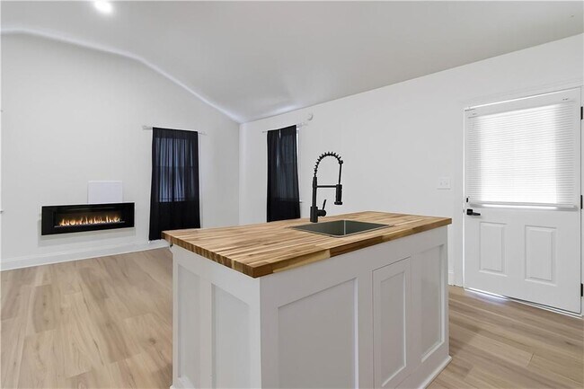 Building Photo - 2327 Young Rd