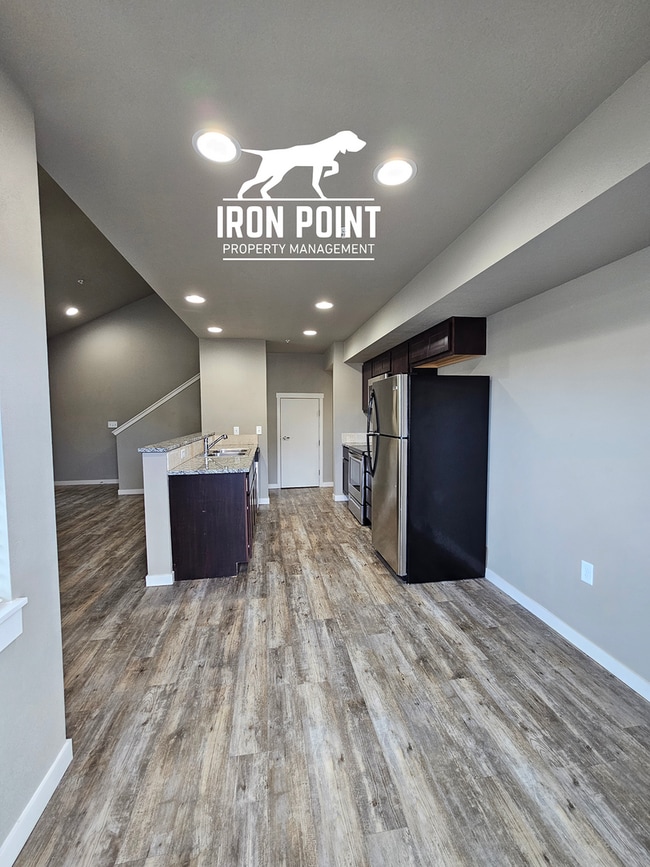 Building Photo - JE911