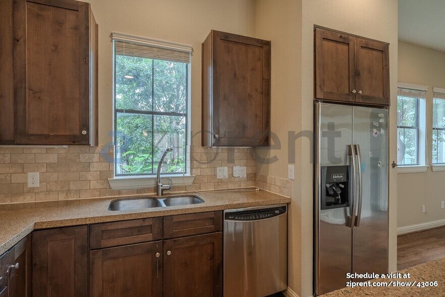 Building Photo - 5213 Eigel St