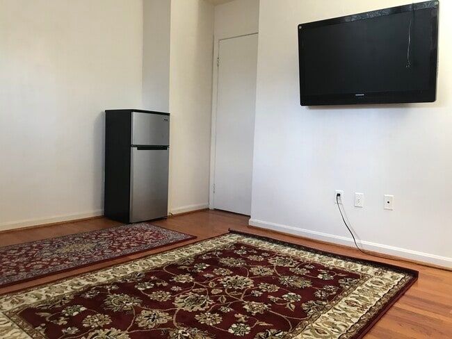 Building Photo - 5603 Lalos St