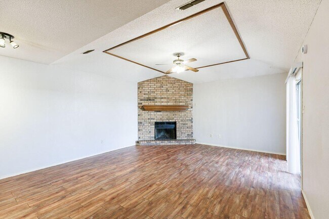Building Photo - 6411 York Dr