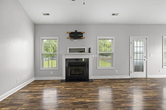 Building Photo - 144 Backfield Pl