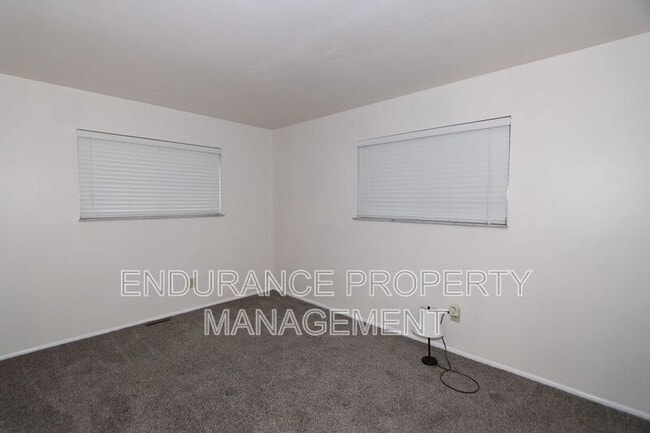 Building Photo - 1184 Holz Ave