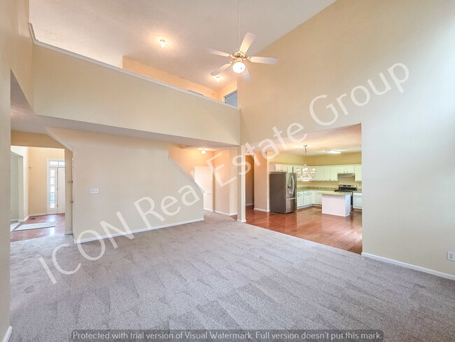 Building Photo - 4/2.5 home in a swim/tennis community