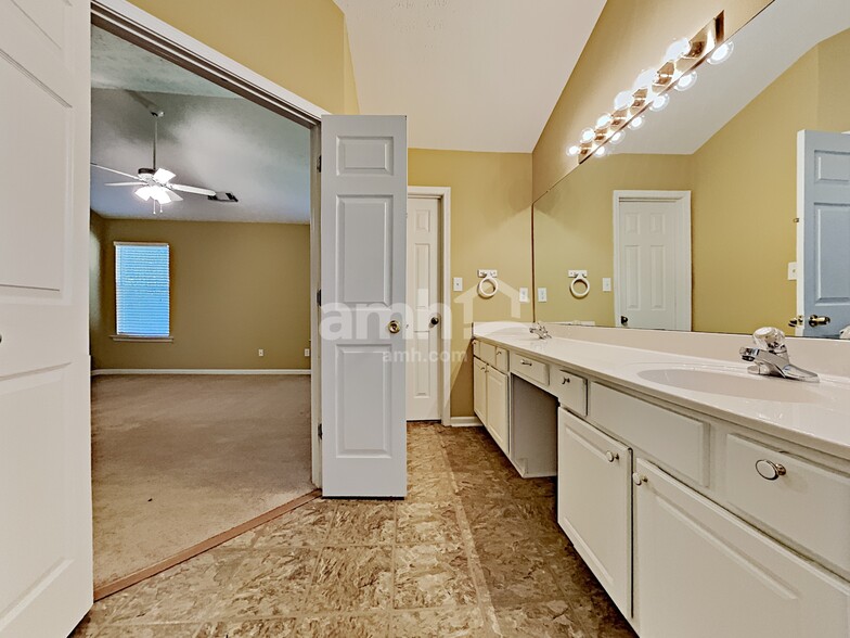 Building Photo - 4731 Gold Mine Dr