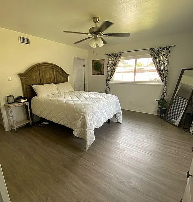 Building Photo - Modern Comfort Meets Classic Charm – Spacious Alachua Rental