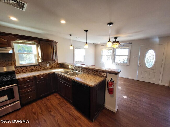 Building Photo - 5 Holden St