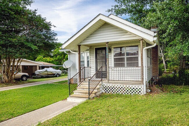 Building Photo - Cute 2 Bed 1 Bath in Pascagoula