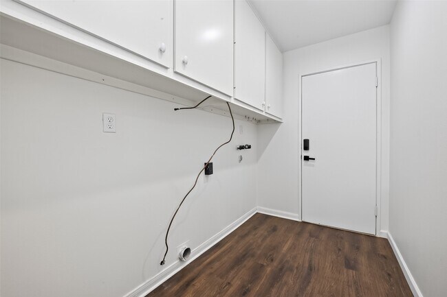 Building Photo - 5830 Yarwell Dr