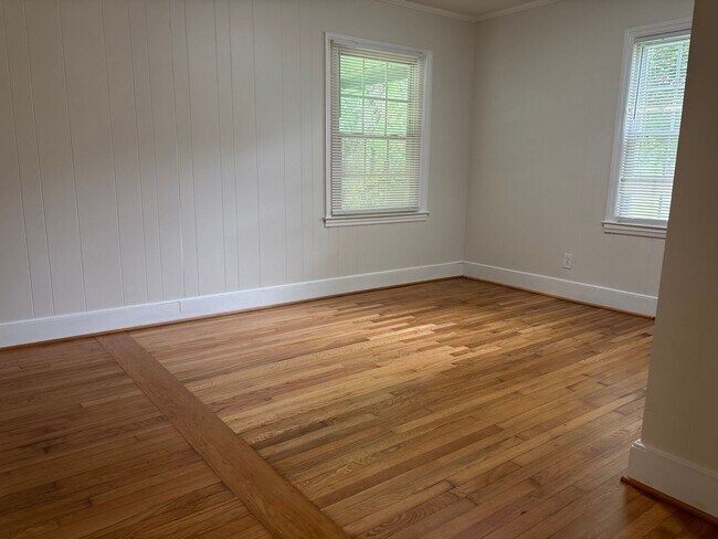 Building Photo - Nice 2 BR House off McKnight Mill Road