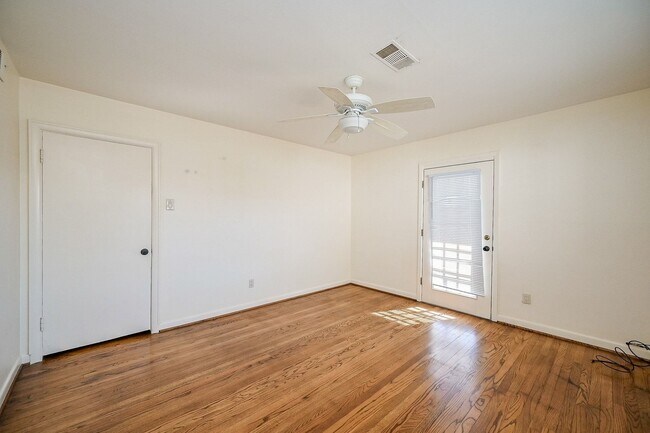 Building Photo - 2821 Eastgrove Ln