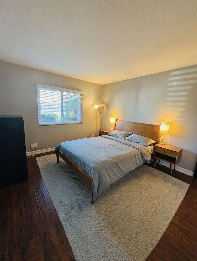 Building Photo - Walk to the Beach