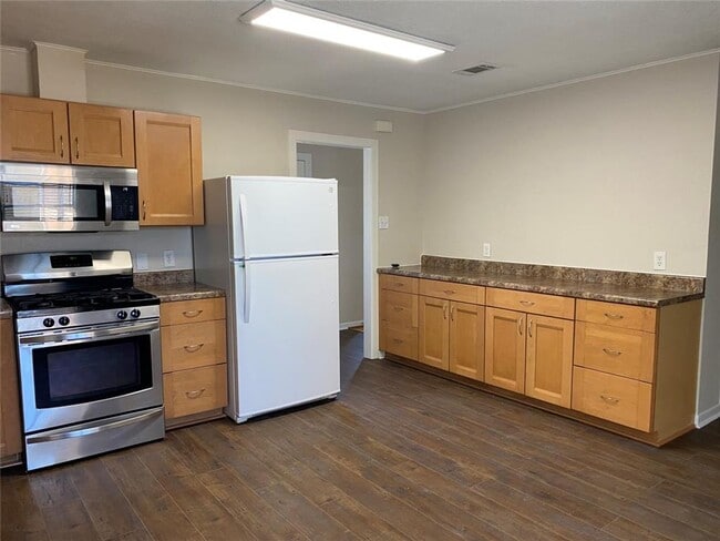 Building Photo - CUTE 3 BEDROOM, 2 BATHROOM HOME IN FISH VI...