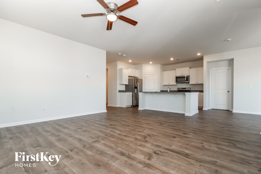 Building Photo - 407 Bering Ln