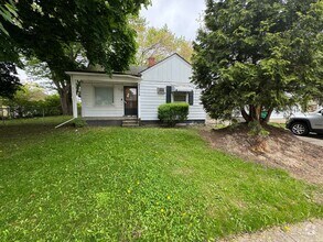 Building Photo - 2 Bedroom Home In Eastpointe