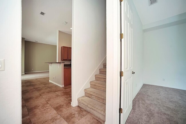 Building Photo - 4859 Chastain Dr