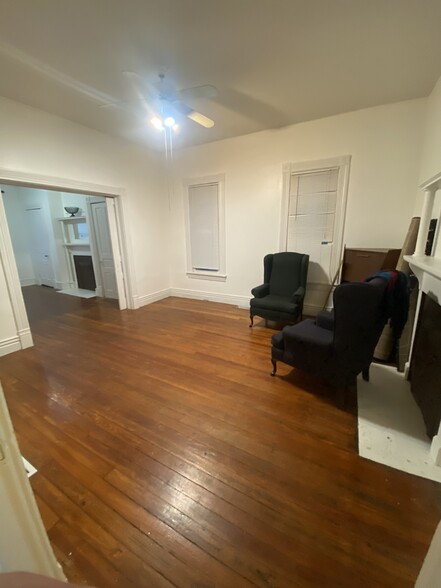 Living room - 1430 S Floyd St