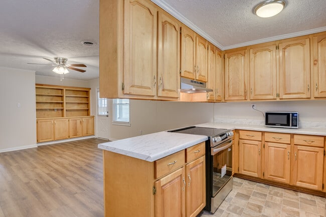 Building Photo - 103 Smallridge St