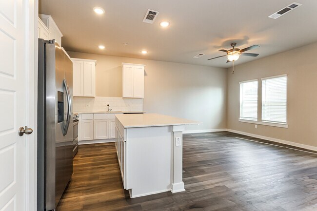 Building Photo - 357 N Centro Cir