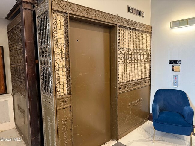 Building Photo - 5 Broadway