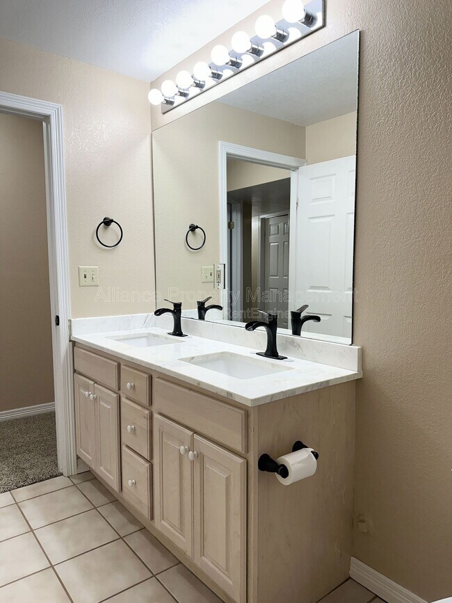 Building Photo - 4420 Cobbleskill Dr