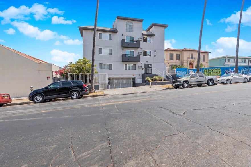 Building Photo - 310 S Kenmore Ave