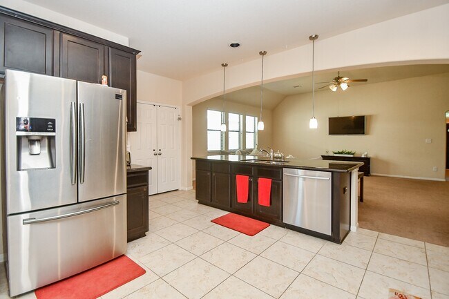 Building Photo - 5619 Drumlin Field Way