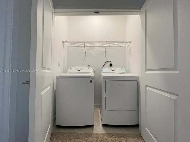 Building Photo - 441 NE 5th Terrace