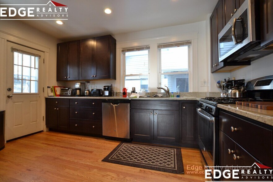 Building Photo - 8 Sawyer Terrace