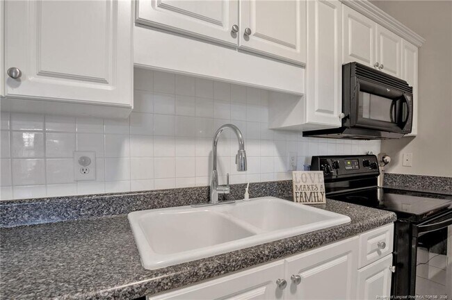Building Photo - 625 Marshtree Ln