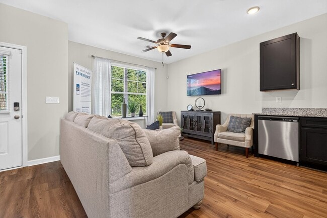 Building Photo - 3 Bedroom Townhome in Atlanta!