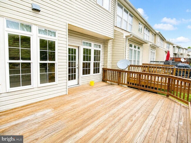 Building Photo - 2218 Mears Ln