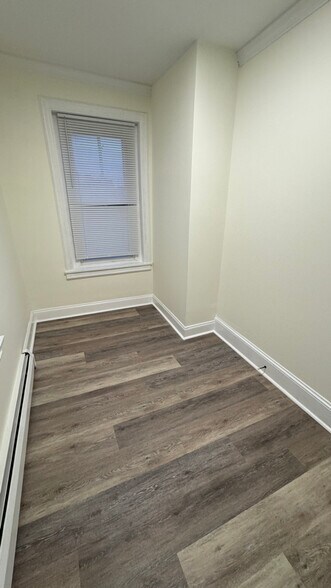 Building Photo - 823 Maple Ave