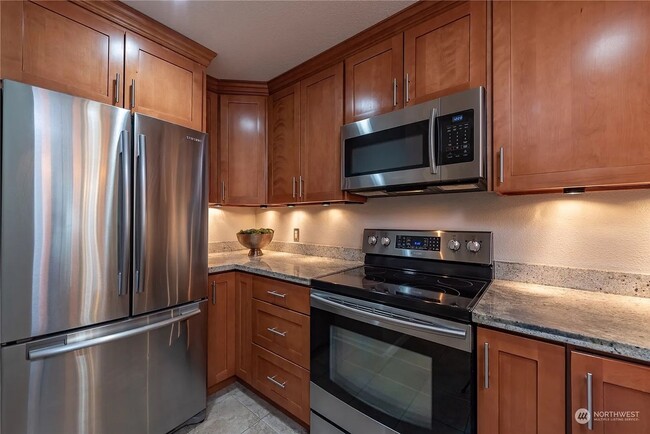 Building Photo - WS Condo Remodeled! 2BR/1.75BA w/ garage p...