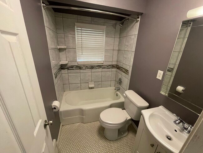Building Photo - 773 S Primrose Pl
