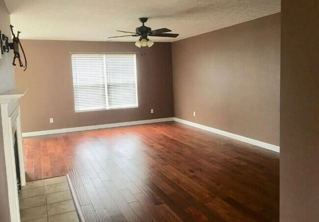 Building Photo - AVALON BLUFF...3 Bedroom 2 Bath