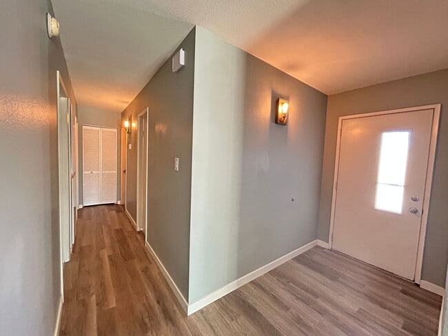 Building Photo - Upgraded Single Story Home No HOA!
