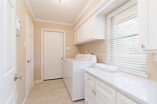 Building Photo - 4607 Breezy Point Dr