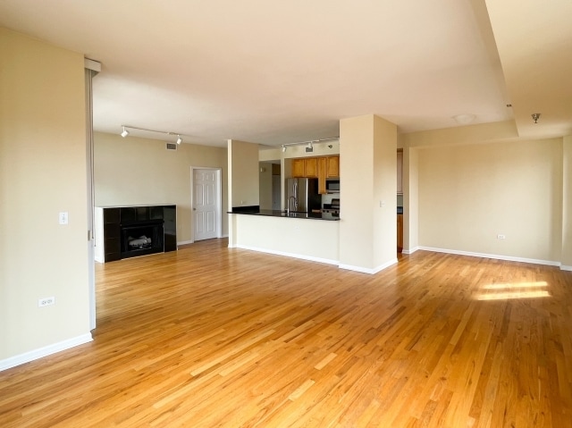 Building Photo - 3232 N Halsted St