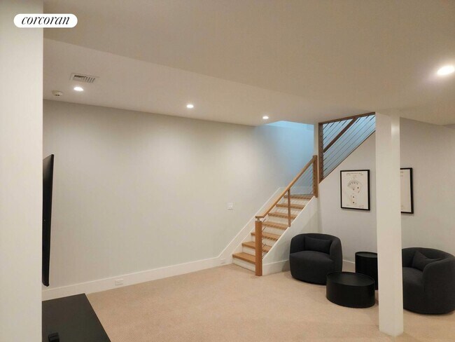 Building Photo - 24 Hedges Ln