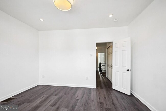 Building Photo - Modern 3-Bedroom Home Near University City...