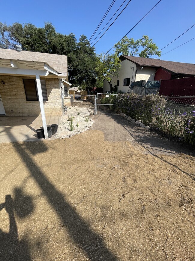 Building Photo - 6306 Madeleine Dr