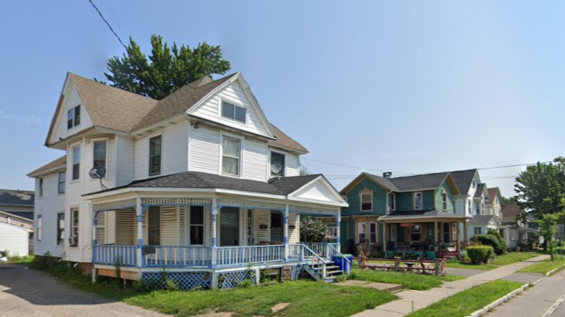 Building Photo - 407 E Center St