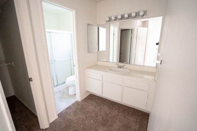 Building Photo - COMING SOON! Santa Fe Double Primary Condo in Valencia!