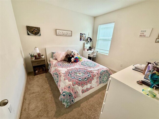 Building Photo - 512 Lily Ln