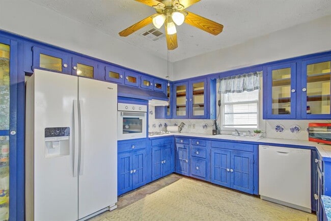 Building Photo - 314 W Sidnor St