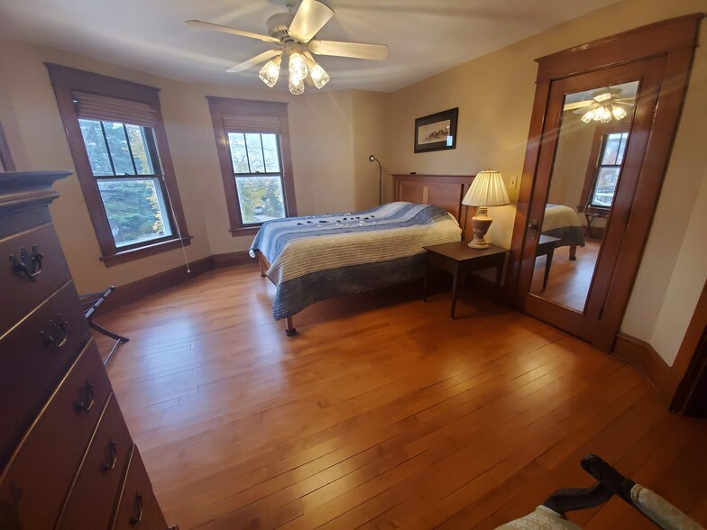 Bedroom 3 - 82 Hungerford Terrace