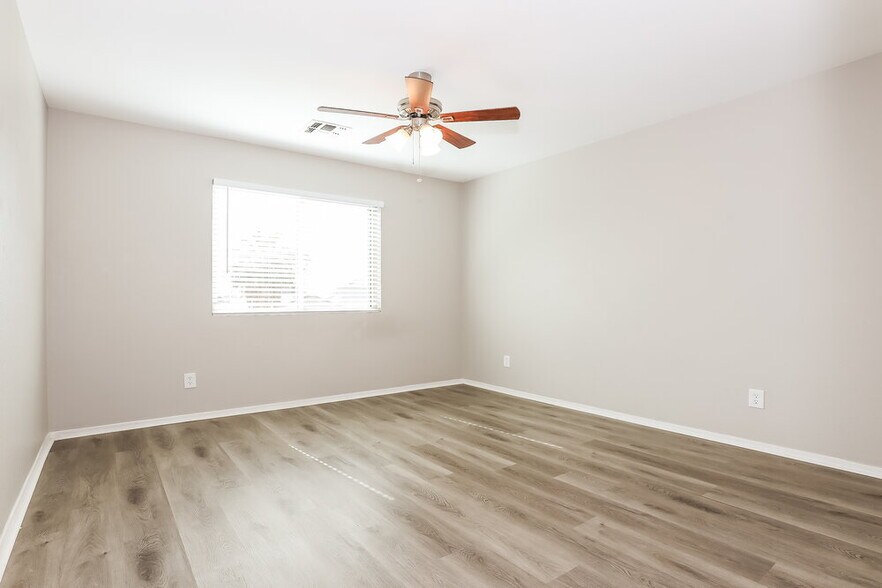 Building Photo - 10857 E Carol Ave