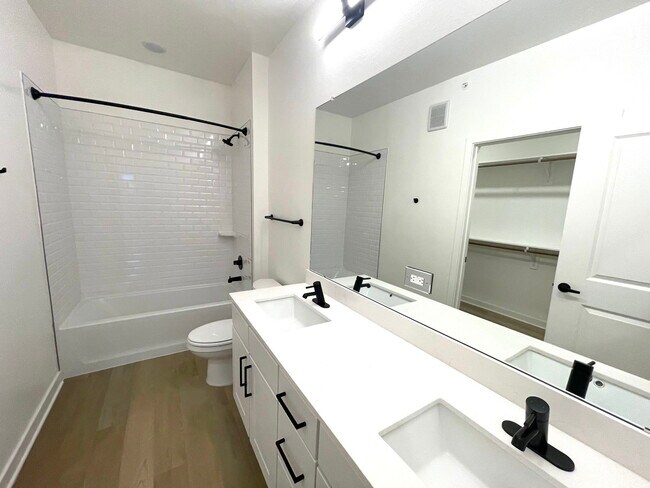 Building Photo - 601 Graham Dr